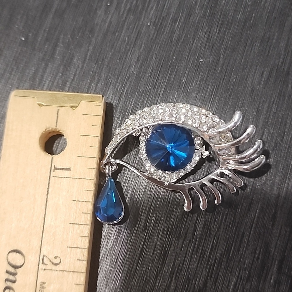 Silvertone Blue Eye Brooch - Picture 4 of 7